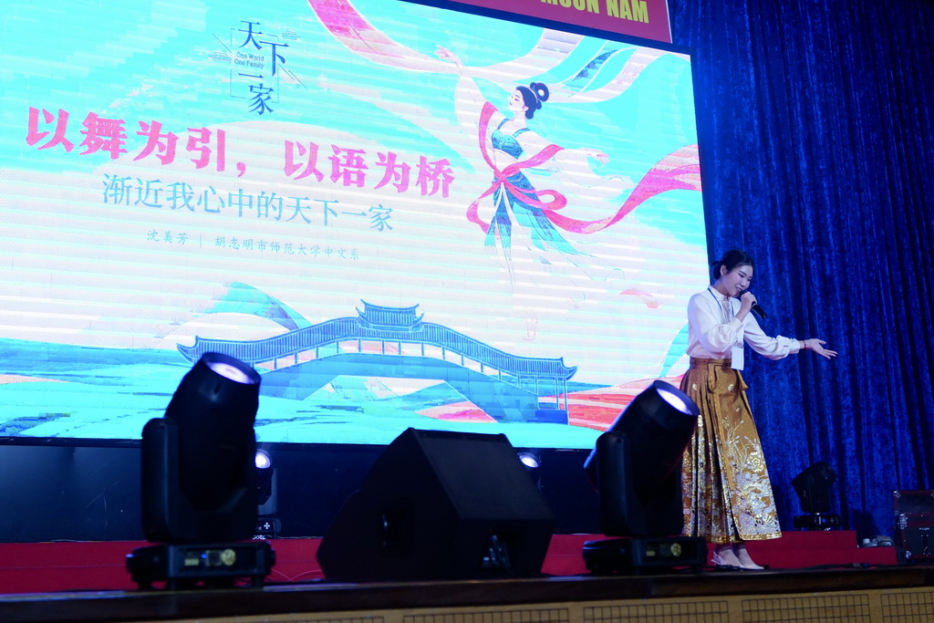 5月15日，在越南胡志明市，參賽選手在第25屆“漢語橋”世界大學生中文比賽越南南部賽區決賽中以“天下一家”為主題做演講。新華社記者 劉颍 攝