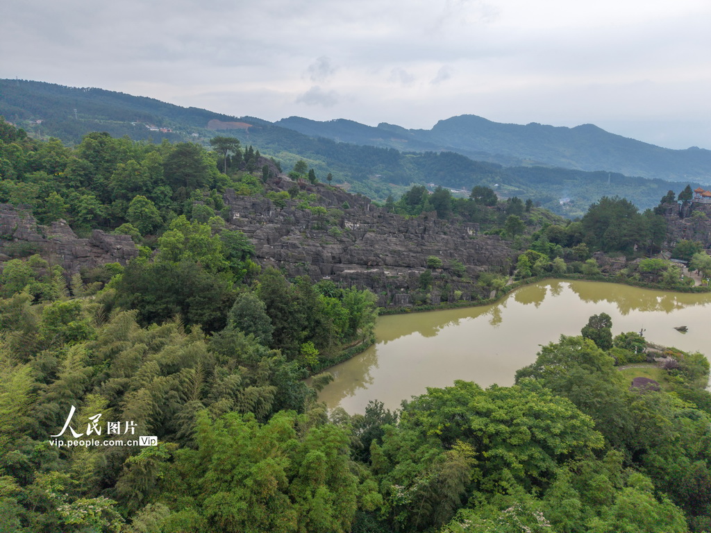 2026年5月26日拍攝的重慶龍鱗石海景區風景。