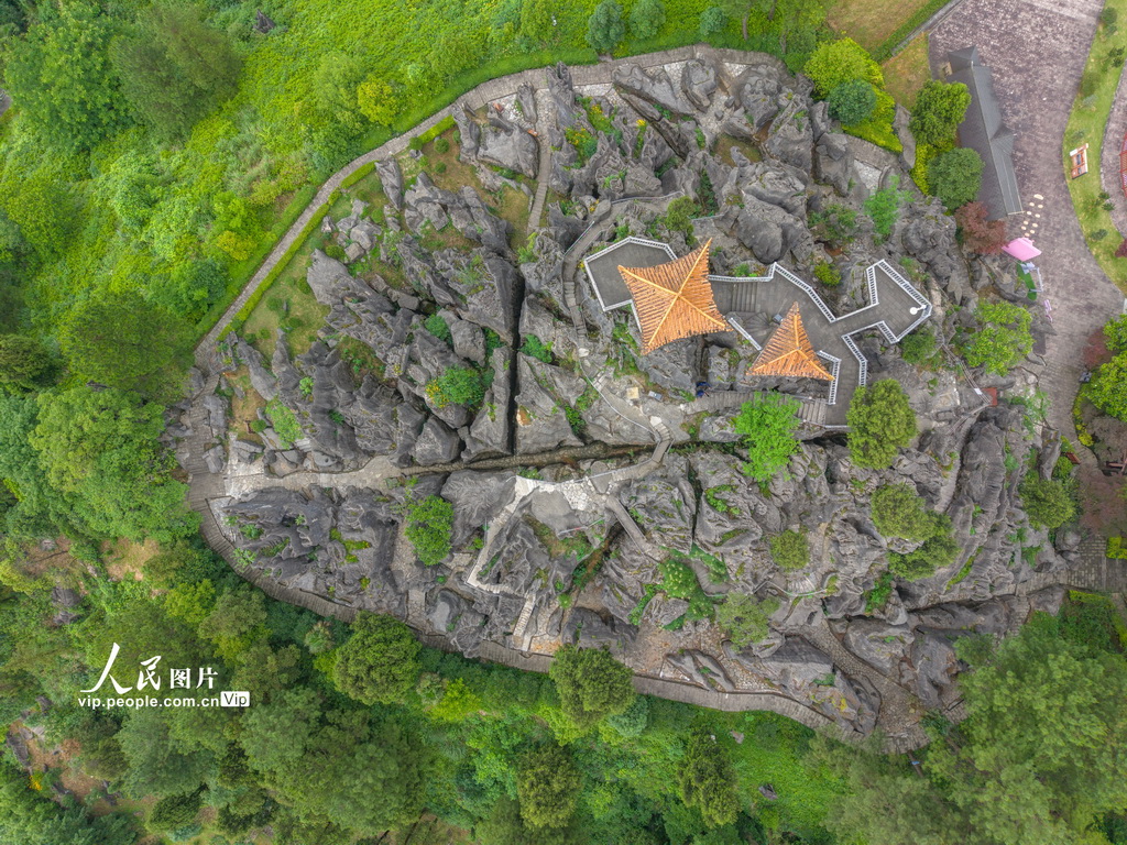 2026年5月26日拍攝的重慶龍鱗石海景區風景。