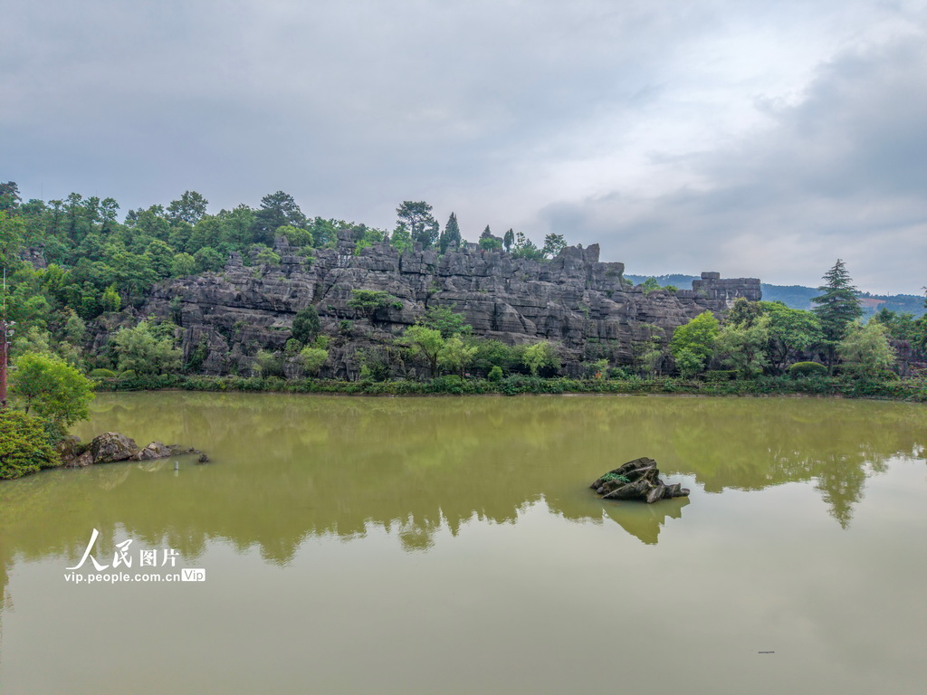 2026年5月26日拍攝的重慶龍鱗石海景區風景。
