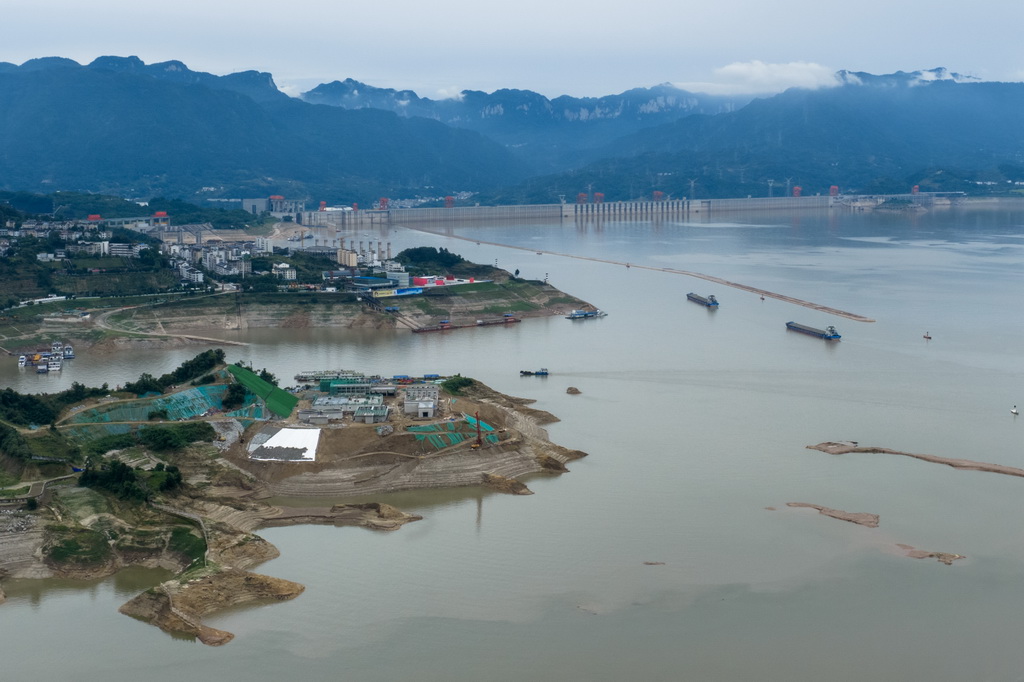 6月8日拍摄的三峡水运新通道工程三峡枢纽新通道施工现场。新华社记者 肖艺九 摄