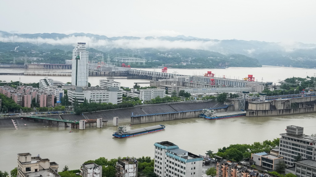 6月8日拍摄的三峡水运新通道工程葛洲坝航运扩能施工现场。新华社记者 肖艺九 摄