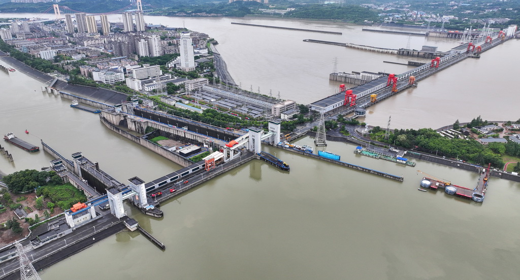 6月8日拍摄的三峡水运新通道工程葛洲坝航运扩能施工现场。新华社记者 肖艺九 摄