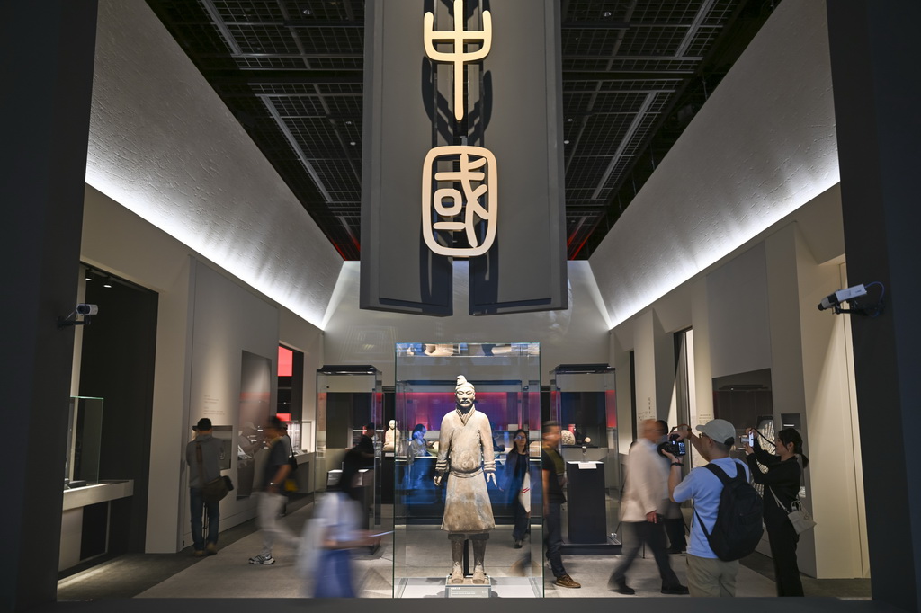 這是6月9日在上海博物館東館拍攝的“肇興中國”展覽現場。