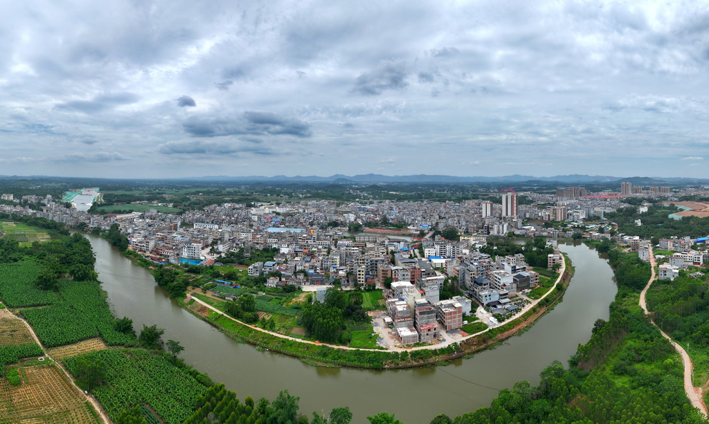 这是6月10日拍摄的陆屋镇（无人机照片）。