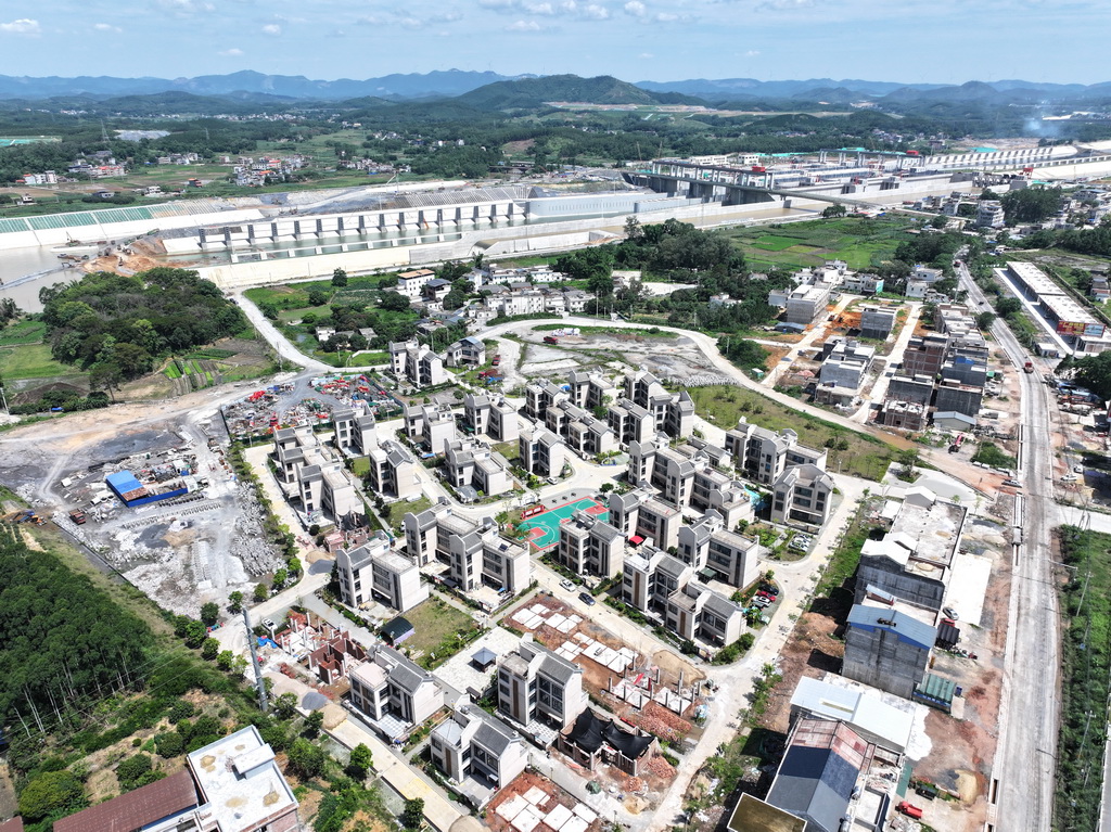 这是6月10日拍摄的陆屋镇平陆运河企石新村（无人机照片）。