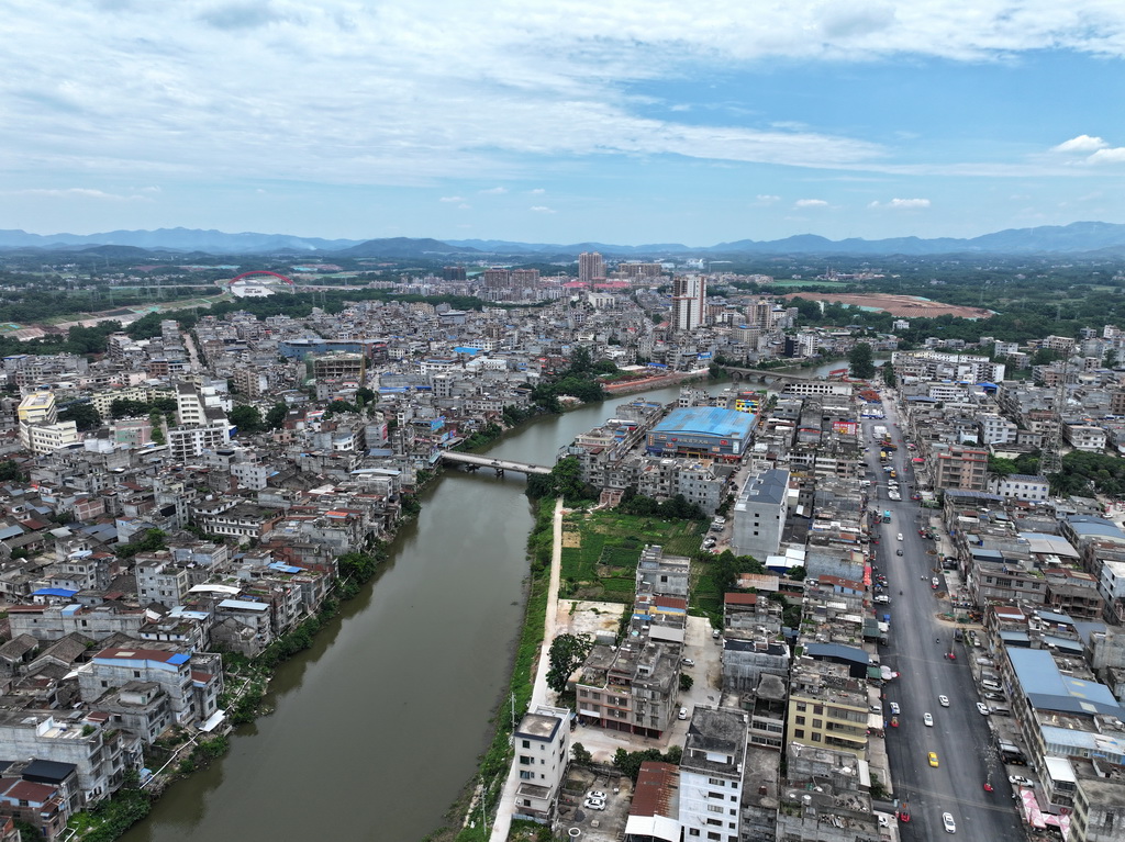 这是6月10日拍摄的陆屋镇（无人机照片）。