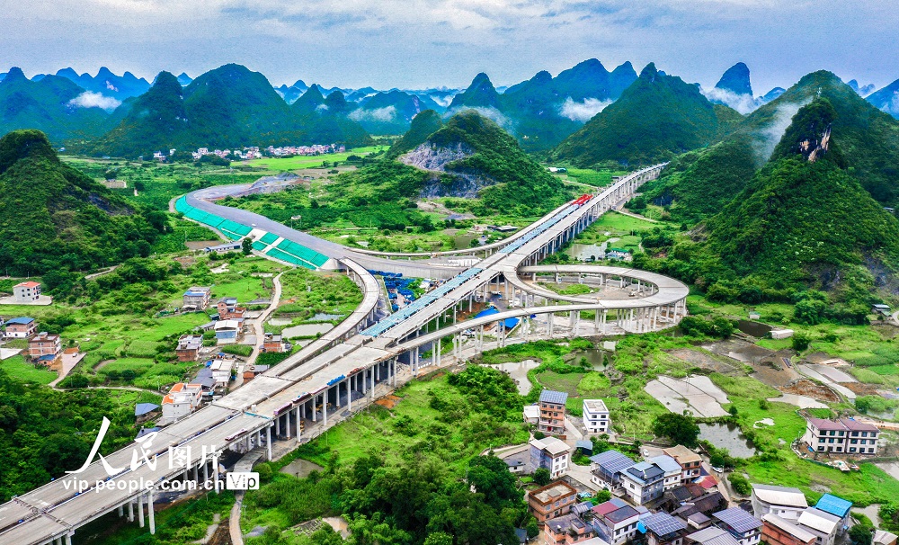 2026年6月19日，广西桂林市阳朔县福利镇，桂钟高速公路建设正酣。