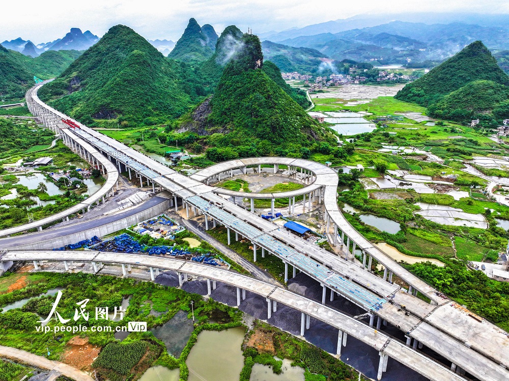 2026年6月19日,广西桂林市阳朔县福利镇,桂钟高速公路建设正酣。