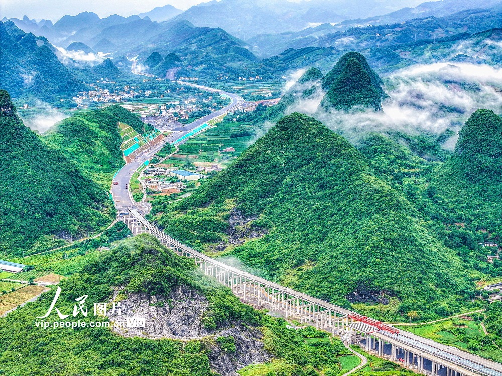 2026年6月19日，广西桂林市阳朔县福利镇，桂钟高速公路建设正酣。