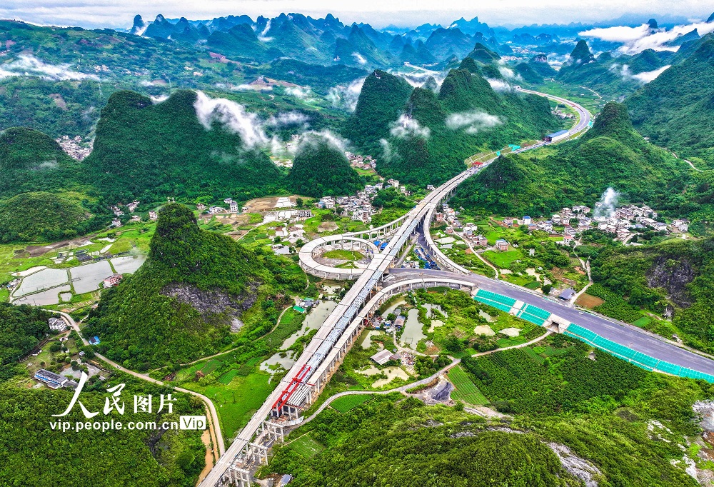 2026年6月19日,广西桂林市阳朔县福利镇,桂钟高速公路建设正酣。