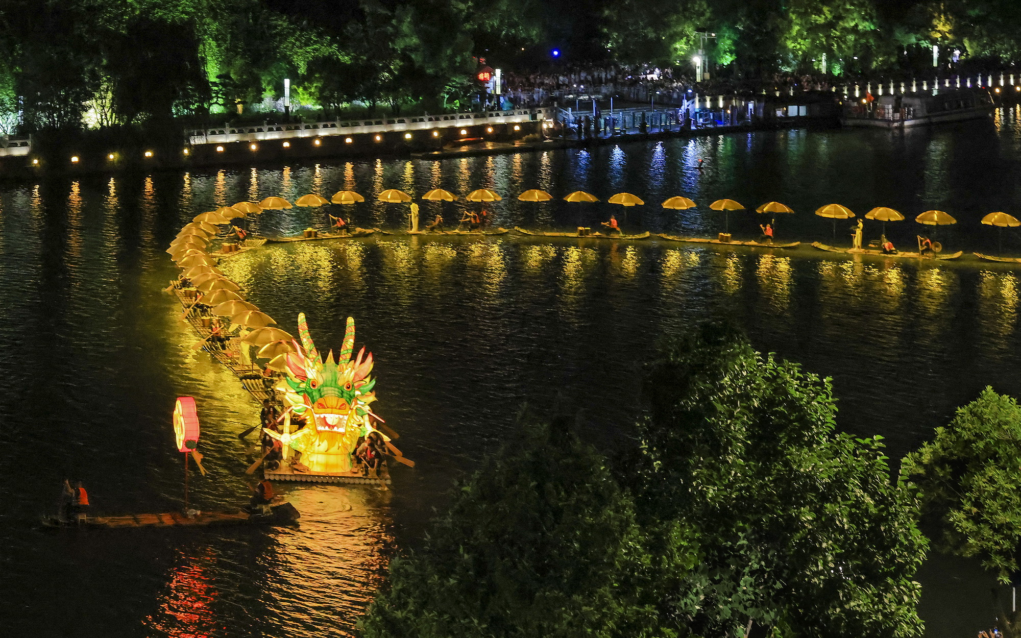 金龙水上巡游