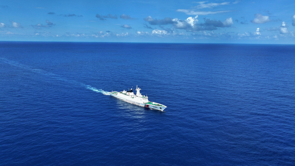 6月10日，中国海警东安舰在南海巡航（无人机照片）。