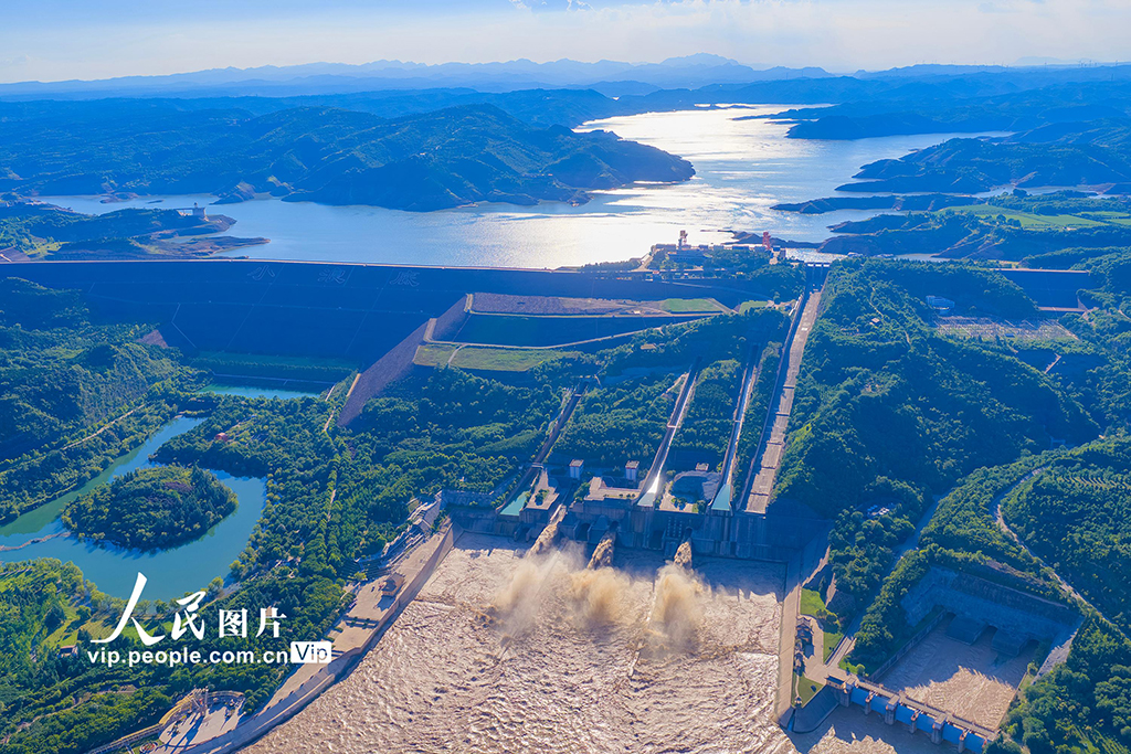 河南济源：小浪底水利枢纽调沙场面壮观【3】