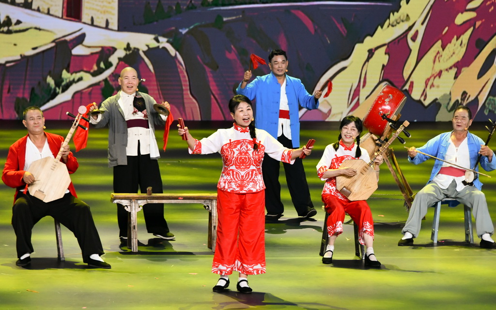 7月16日，来自陕西省的演员在全国移风易俗优秀文艺节目展演上表演黄河老腔《新风颂》。
