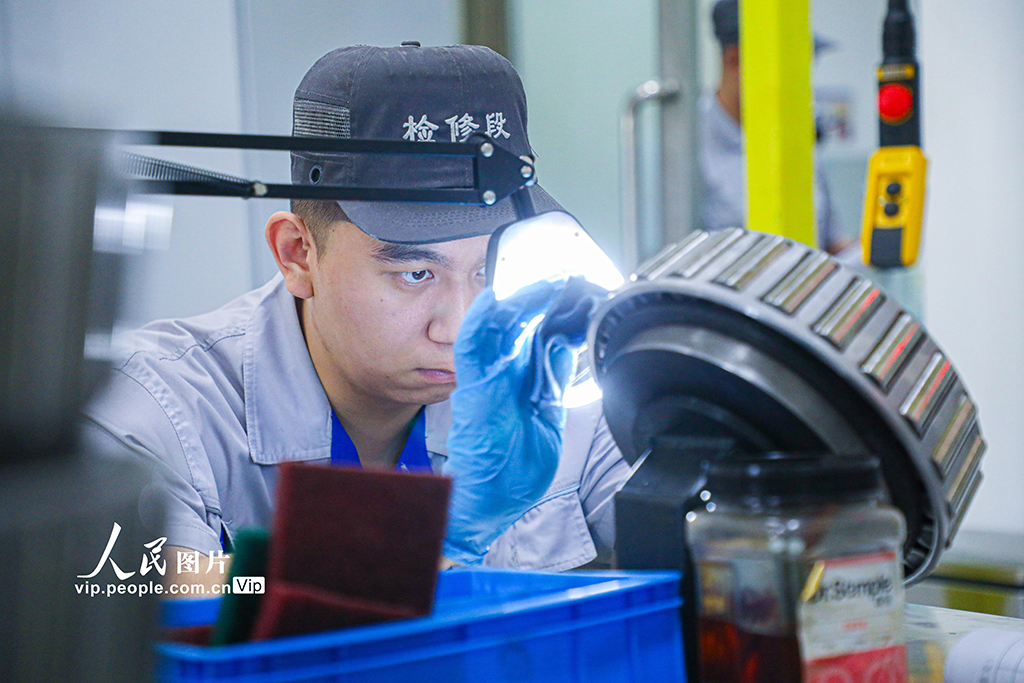 黑龙江哈尔滨：机车检修护航夏季能源保供运输【7】