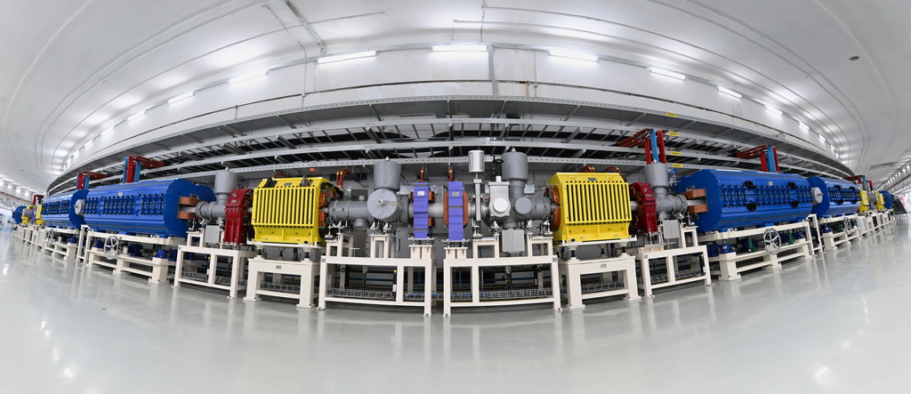 这是7月20日拍摄的强流重离子加速器装置增强器(拼接照片)。