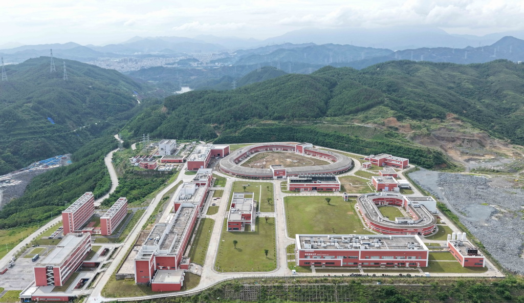 这是7月19日拍摄的位于广东省惠州市的强流重离子加速器装置(无人机照片)。