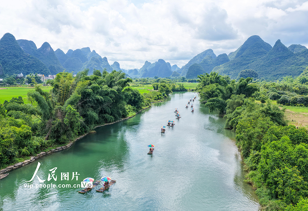 广西阳朔：乐游山水间