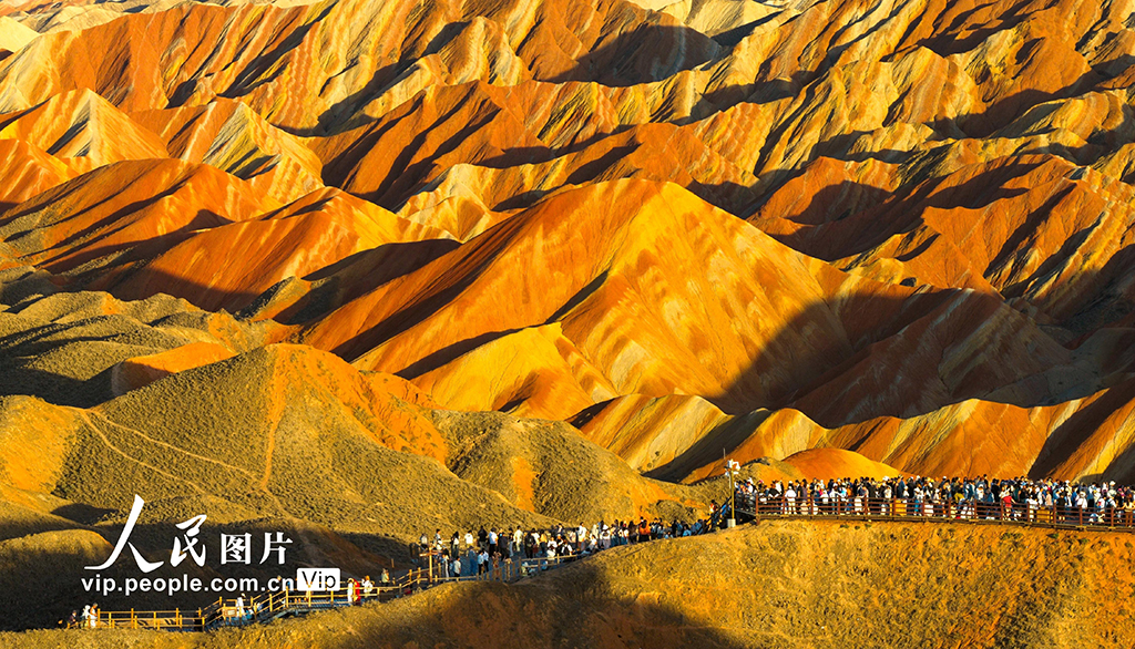 甘肃张掖：七彩丹霞迎来暑期旅游高峰【5】