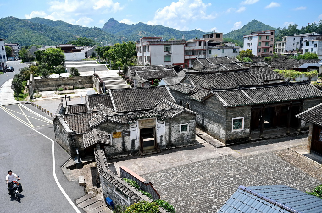 这是位于连城县新泉镇的全国重点文物保护单位——古田会议旧址群（8月7日摄）。