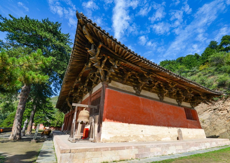 掩映在绿荫中的忻州佛光寺。王光宏摄