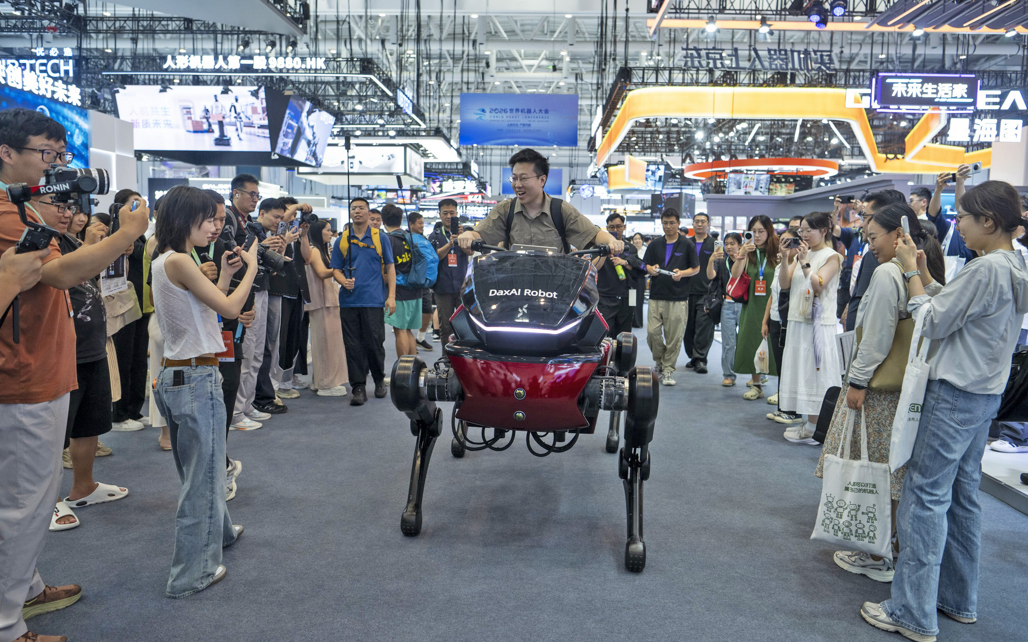 2026世界机器人大会开幕 311款新品亮相