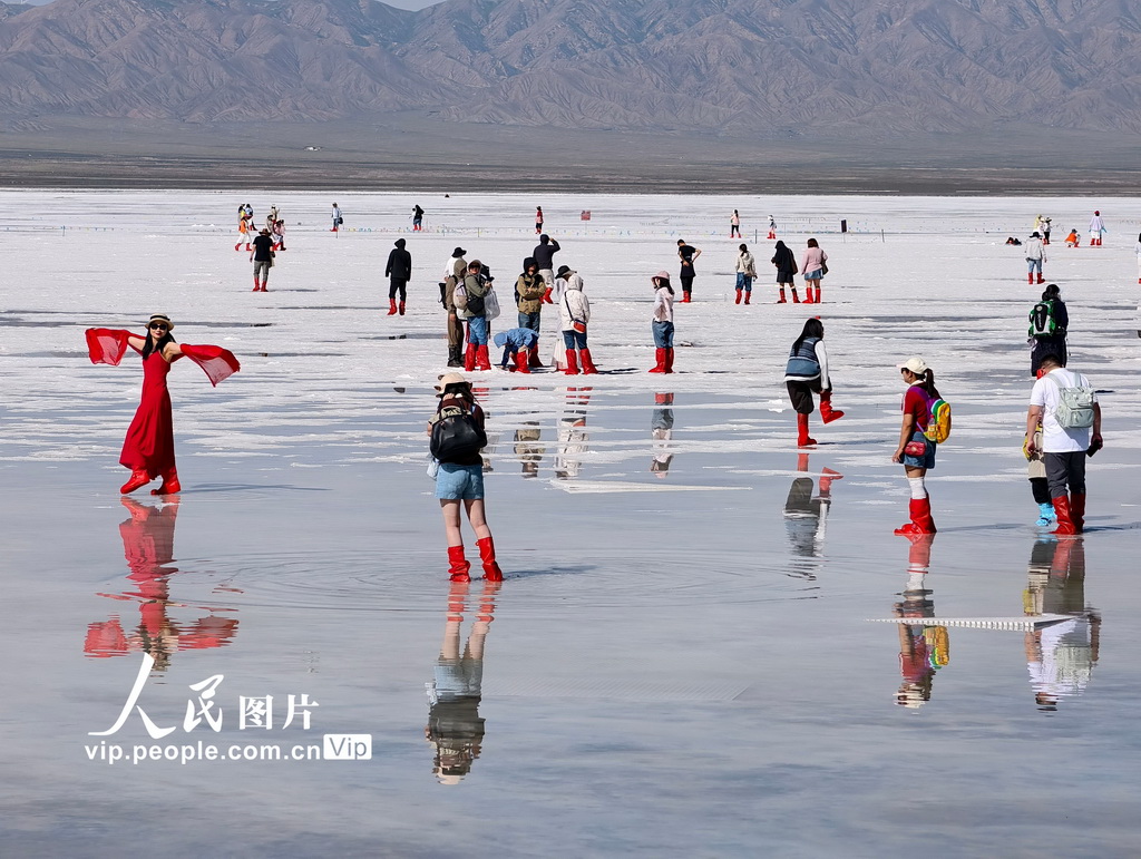 青海乌兰：茶卡盐湖“天空之镜”引客来【2】