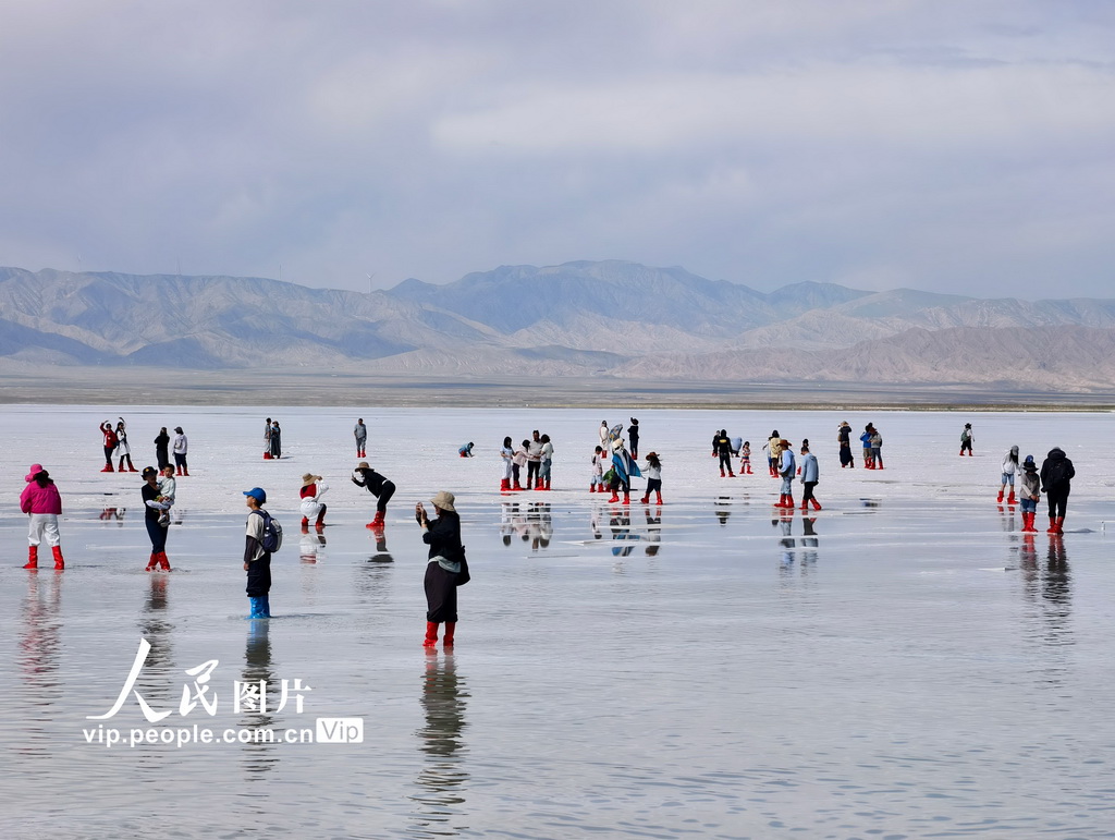 青海乌兰：茶卡盐湖“天空之镜”引客来【3】