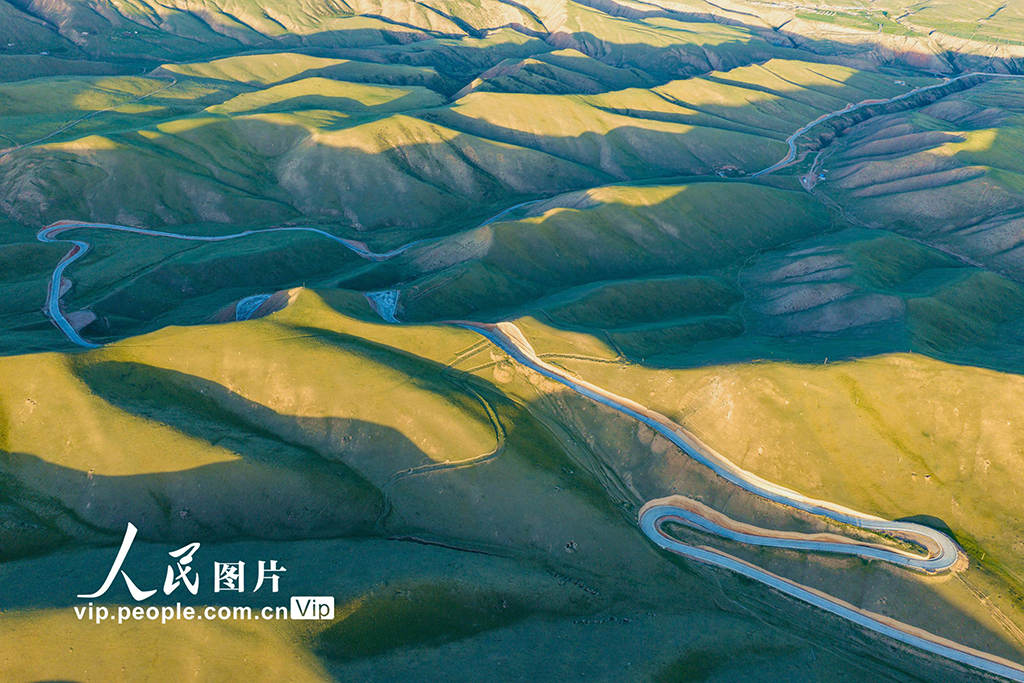 甘肃肃南：乡村公路穿梭于崇山峻岭【4】