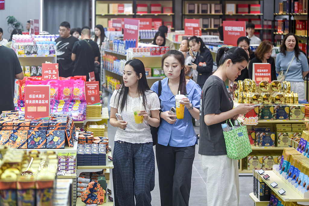 海南海口：第二批日用消费品免税店开业【2】