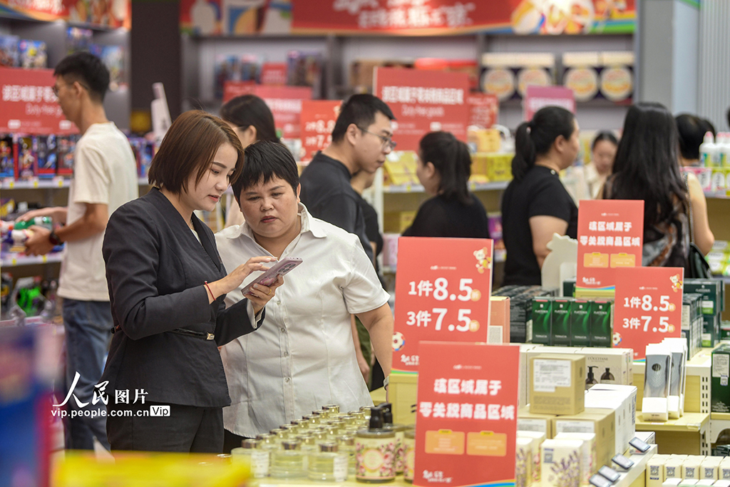 海南海口：第二批日用消费品免税店开业【3】