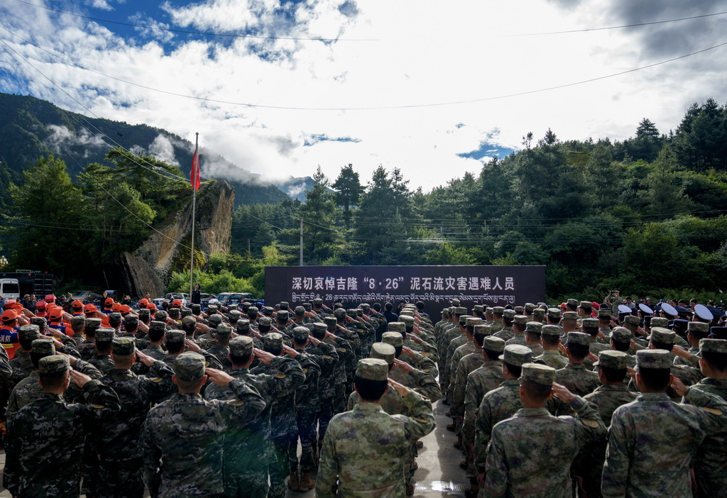 这是9月1日在日喀则市公安局吉隆口岸分局拍摄的哀悼活动现场。新华社记者 丁增尼达 摄