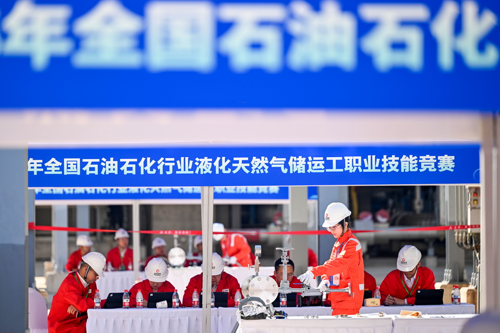 9月1日，在國家管網集團天津LNG接收站，參賽選手在比賽中。