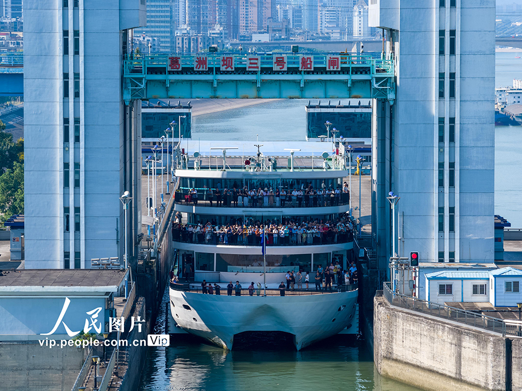 湖北宜昌：暑期过后三峡游热度不减【2】