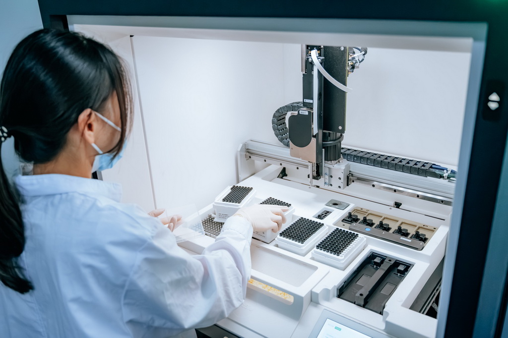 创新科技产品，优化金融服务