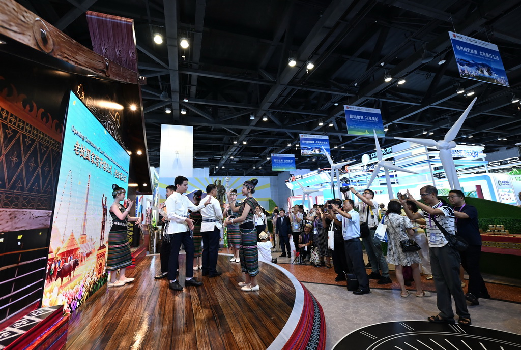 9月18日，老撾演員在廣西南寧國際會展中心表演節目。新華社記者 黃孝邦 攝