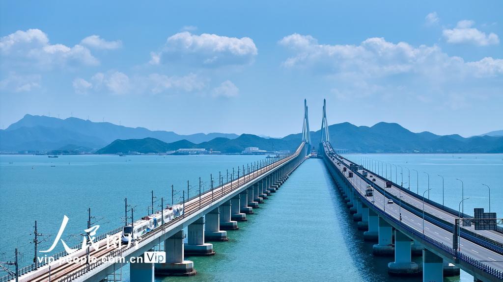 国内首条跨海市域铁路通车运营【4】