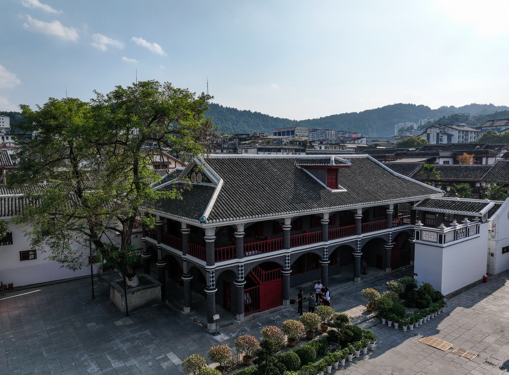 这是修缮一新的贵州遵义会议会址（9月28日摄，无人机照片）。