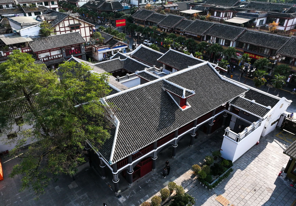 这是修缮一新的贵州遵义会议会址（9月28日摄，无人机照片）。