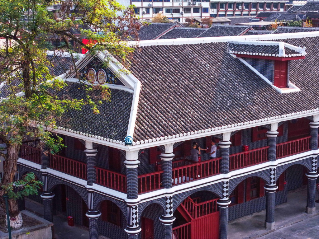 这是修缮一新的贵州遵义会议会址（9月28日摄，无人机照片）。