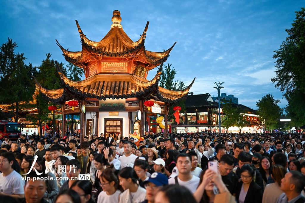 南京夫子庙景区灯火璀璨【2】
