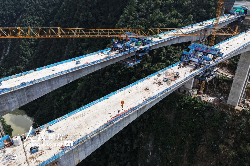 湖北咸丰：利咸高速大河特大桥建设如火如荼【3】