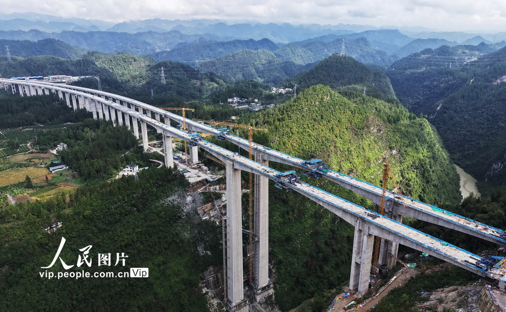 湖北咸丰：利咸高速大河特大桥建设如火如荼【2】