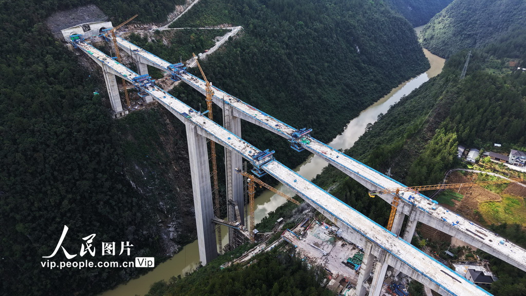 湖北咸丰：利咸高速大河特大桥建设如火如荼【4】