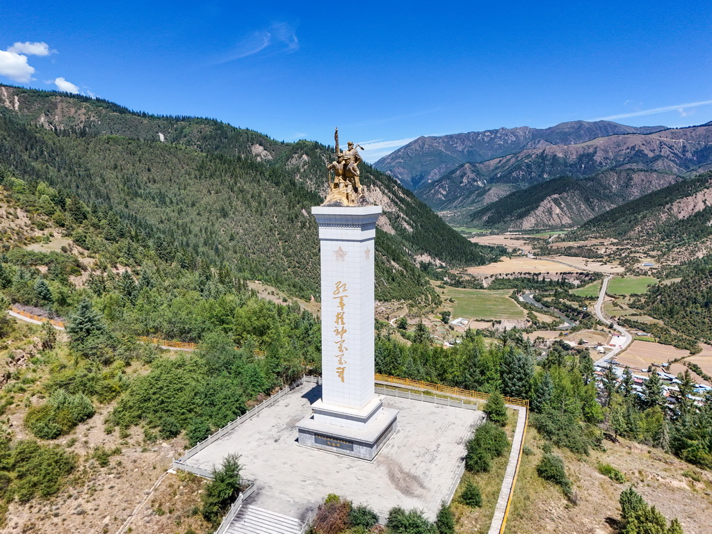 這是9月3日在四川省若爾蓋縣求吉鄉拍攝的中國工農紅軍三軍同道北上紀念碑（無人機照片）。