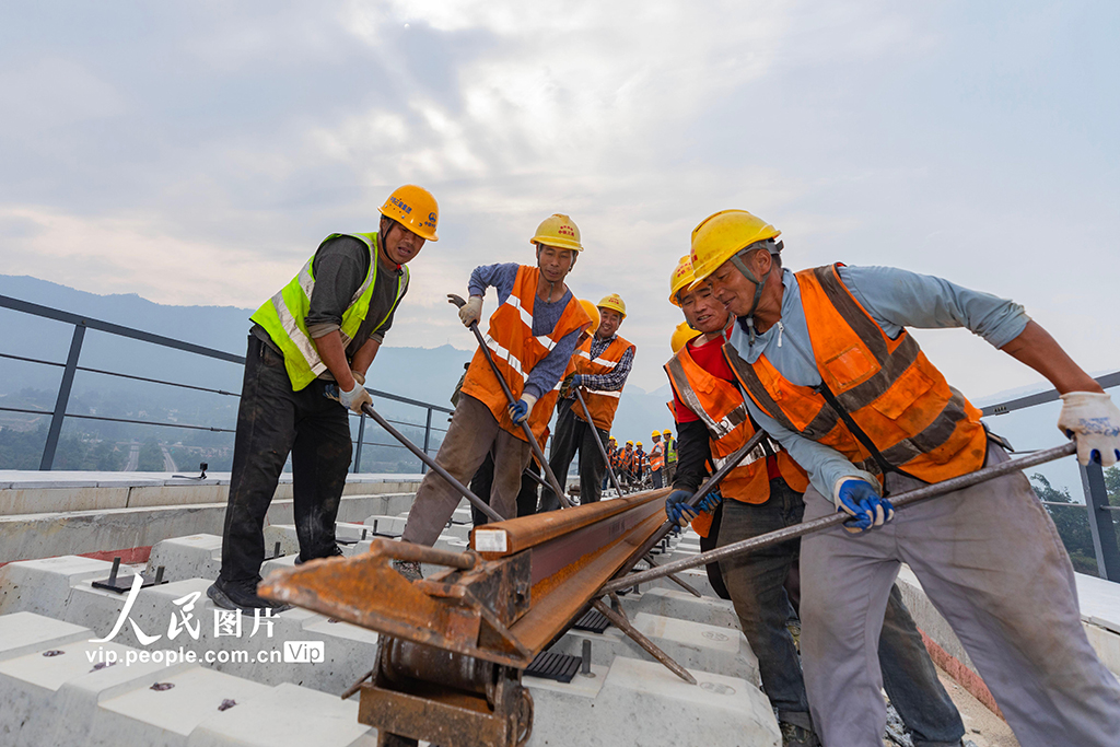 湖北秭归：三峡枢纽茅坪港疏港铁路建设正酣【4】