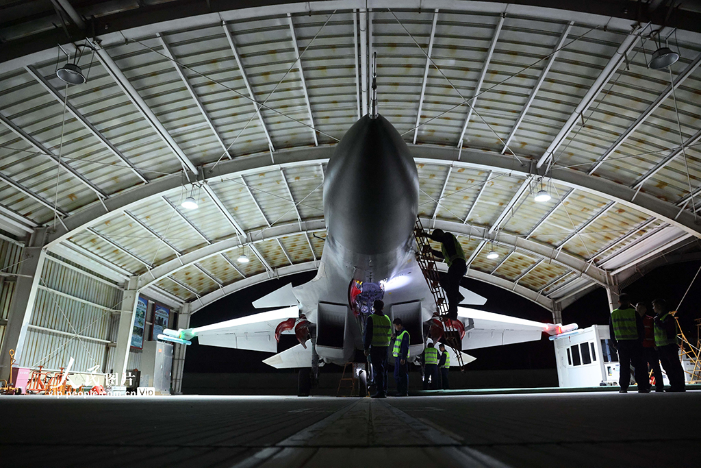 海军航空大学某部开展跨昼夜飞行训练【6】