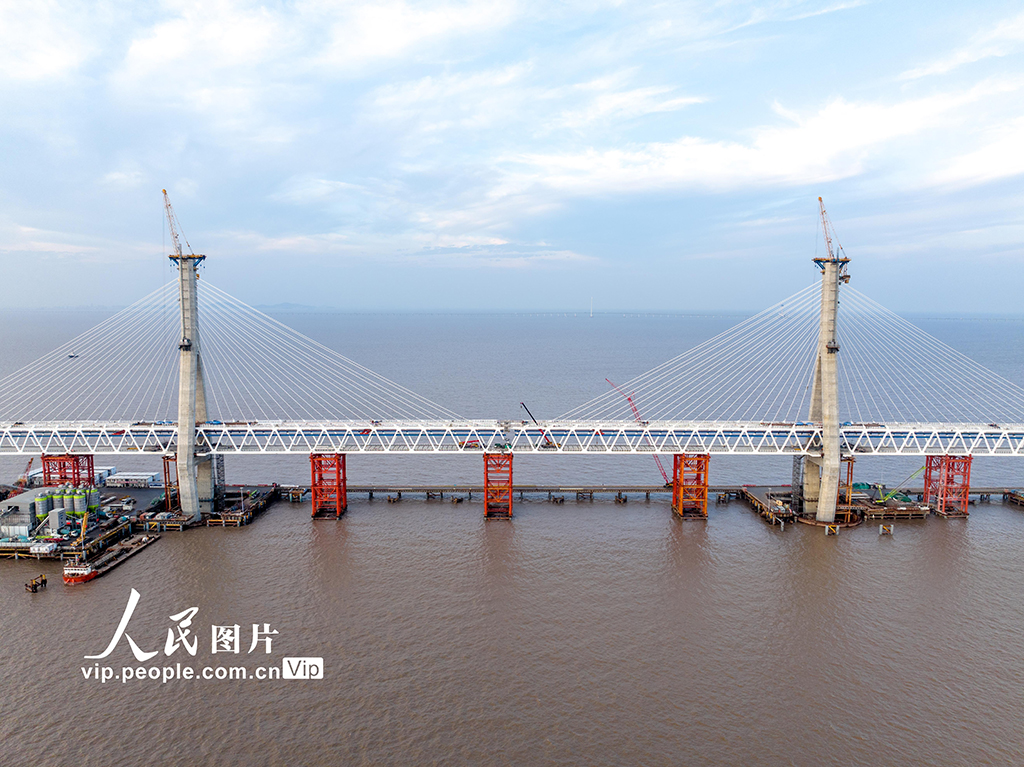 浙江宁波：世界最长跨海铁路桥南航道桥合龙【2】