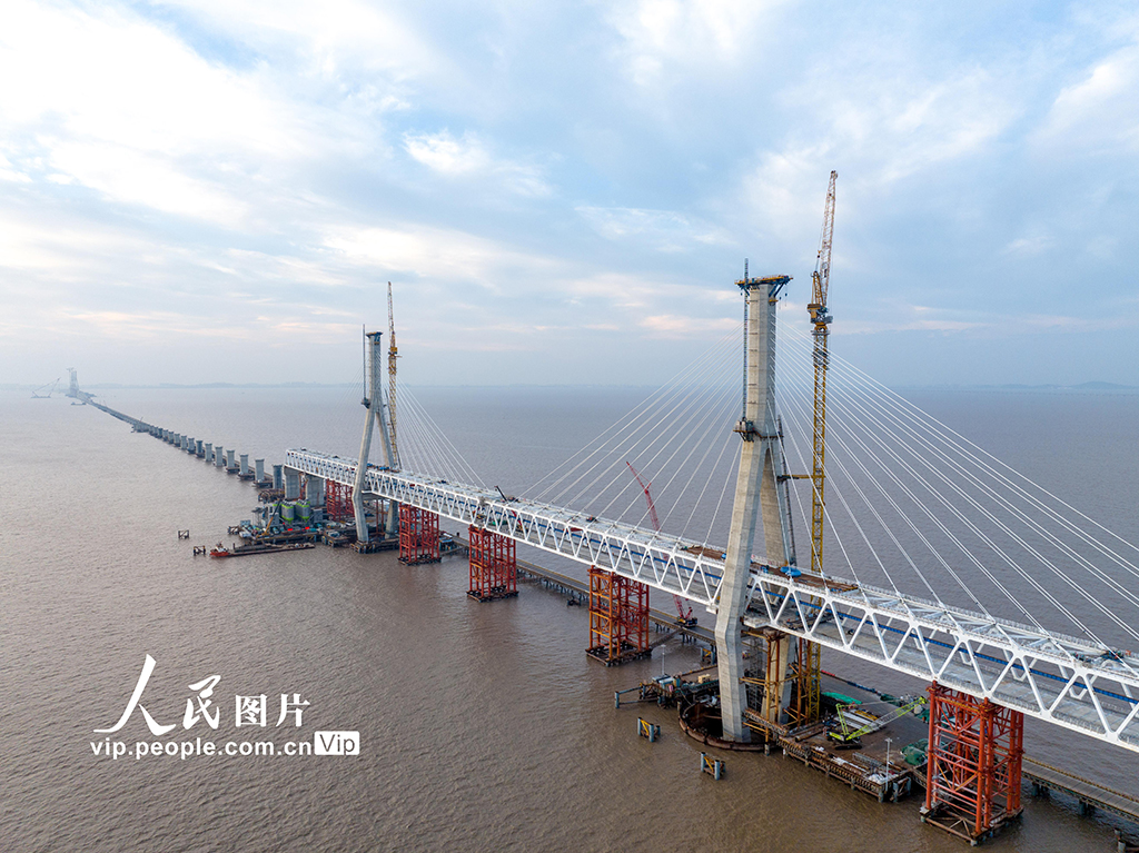 浙江宁波：世界最长跨海铁路桥南航道桥合龙【3】